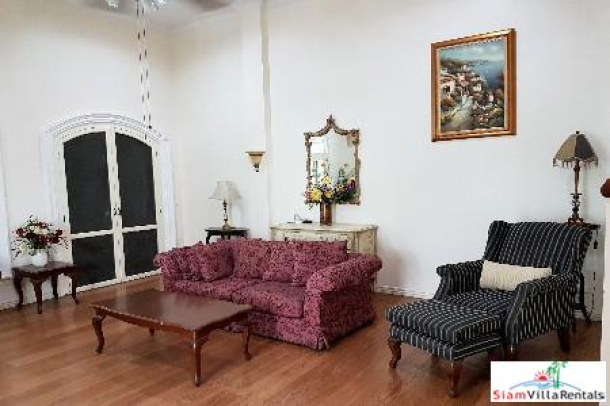 Large and Comfortable Three Bedroom in a Great Location of Khlong Toei, Bangkok-15
