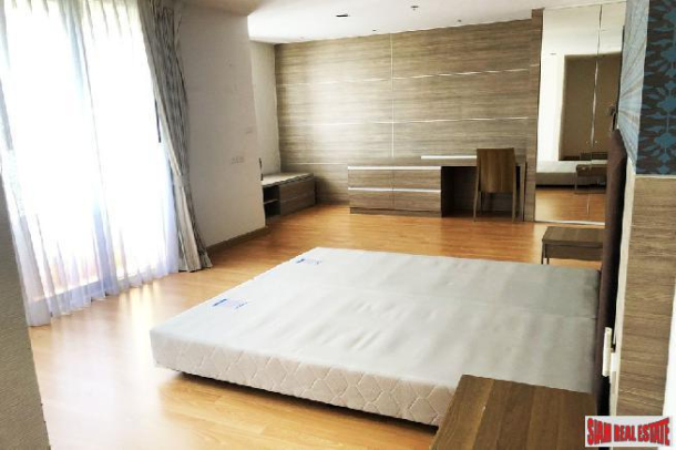 Large and Comfortable Three Bedroom in a Great Location of Khlong Toei, Bangkok-11