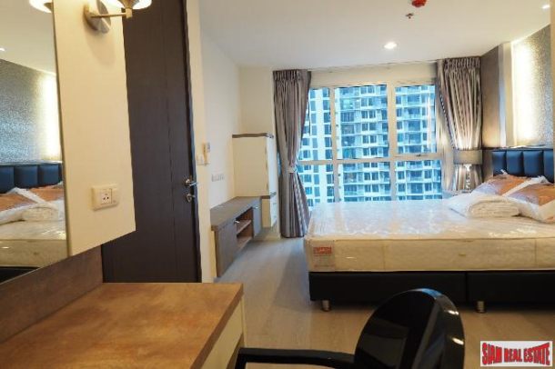 Rhythm Narathiwas | Two Bedroom Corner Unit with City Views for Rent in Sathorn-8