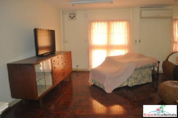 Three Storey, Four Bedroom Townhome for Rent in Huai Khwang, Bangkok-10