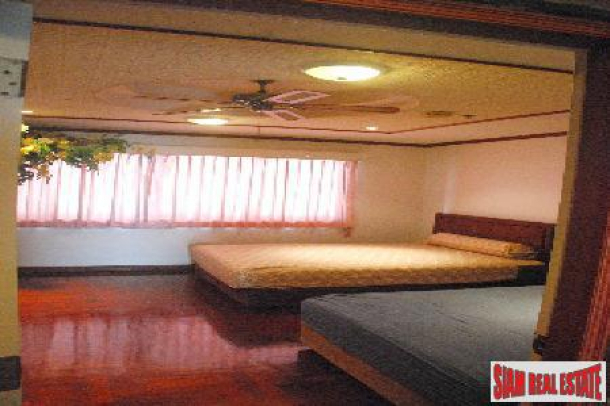 Classic Large Four Bedroom on the 19th at Sukhumvit 31, Bangkok-6