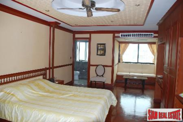 Kirati Thanee City Mansion | Large Comfortable Four Bedroom with Views on the 19th Floor in Khlong Toei-3