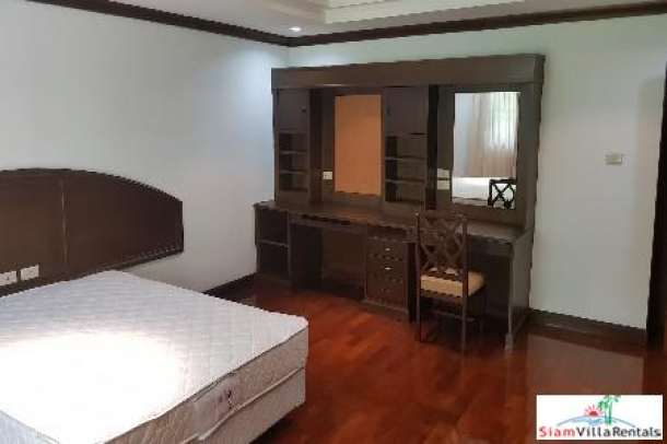 Insaf Court Sukhumvit 13 | Extra Large Two Bedroom Condo Conveniently Located Near BTS Nana-5