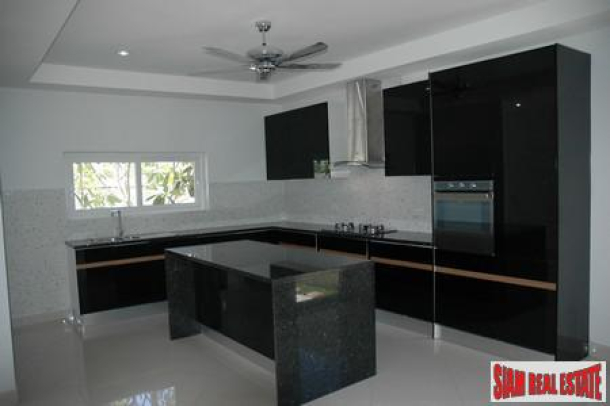 Large 2 BRs 108sq.m. in The Heart of Pattaya City near to beach and malls - Long Term Rental - Pattaya-10