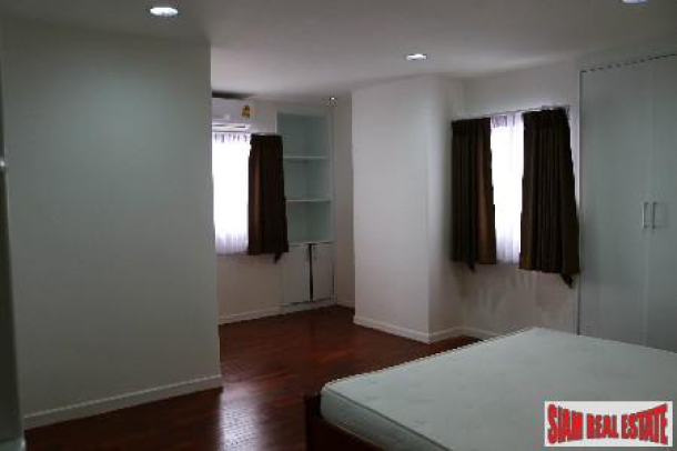 Outstanding City Views from this Grand Three Bedroom in Phrom Phong, Bangkok-11