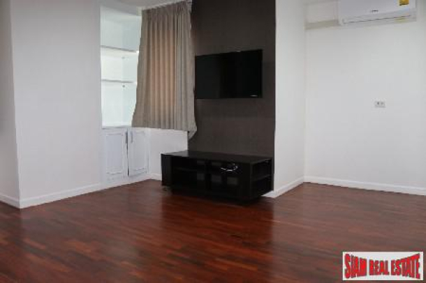 Outstanding City Views from this Grand Three Bedroom in Phrom Phong, Bangkok-14