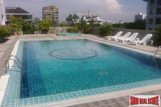 Outstanding City Views from this Grand Three Bedroom in Phrom Phong, Bangkok-17