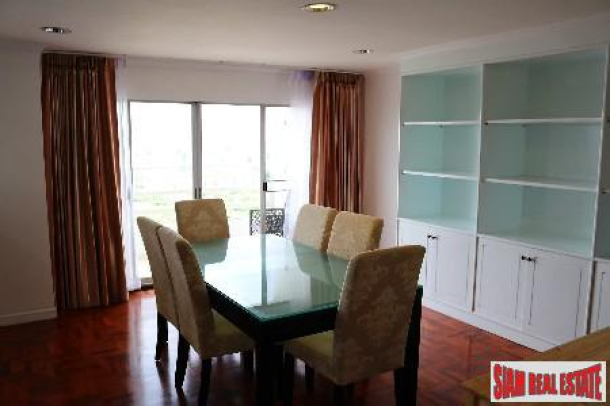 Outstanding City Views from this Grand Three Bedroom in Phrom Phong, Bangkok-8