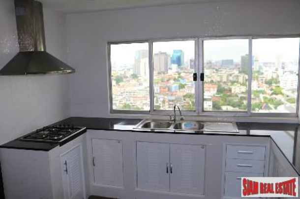 Outstanding City Views from this Grand Three Bedroom in Phrom Phong, Bangkok-9