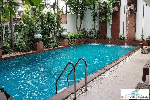Neo Aree Sukhumvit 26 | Spacious and Comfortable Three Bedroom in Khlong Toei-1