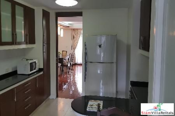 Neo Aree Sukhumvit 26 | Spacious and Comfortable Three Bedroom in Khlong Toei-11
