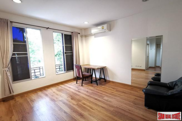 Baan Klang Krung Grande Vienna Rama 3 | Beautiful Three Bedroom, Three Level Townhouse for Sale in Bang Phongphang-13