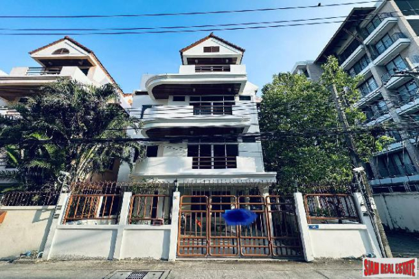 Beautiful Five Bedrooms + Maid room Home with Tropical Garden for Rent in Phormphong, Bangkok-1