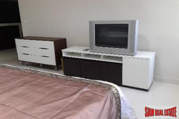 Extra Large Three Bedroom for Sale at Sukhumvit 24-5