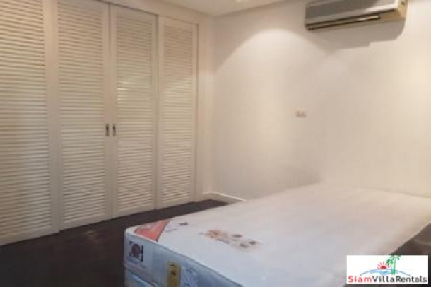 Siri  Wireless Apartment | City Living and a Garden Setting in this Two Bedroom Lumphini Apartment for Rent-15