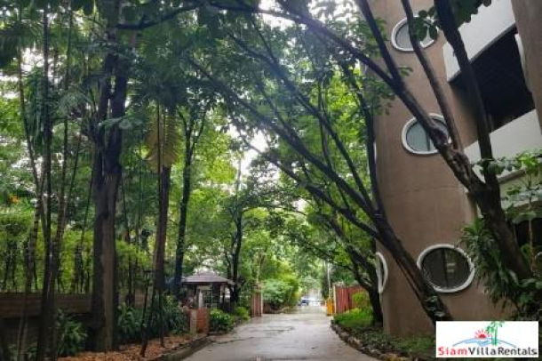 Siri  Wireless Apartment  | Modern  Living in the Heart of the City in this Four Bedroom Lumphini Apartment for Rent-6