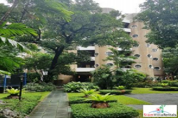 Siri  Wireless Apartment | City Living and a Garden Setting in this Two Bedroom Lumphini Apartment for Rent-12