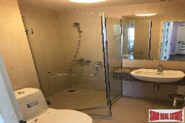 The Clover Thonglor 18 | Two Bedroom Condo for Sale  with Pool Views in Thong Lo-2
