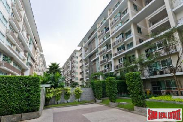 The Clover Thonglor 18 | Two Bedroom Condo for Sale  with Pool Views in Thong Lo-4