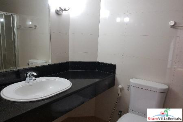 Baan Sukhumvit 14 | Modern and Spacious Three Bedroom Condo For Rent in Asok-4