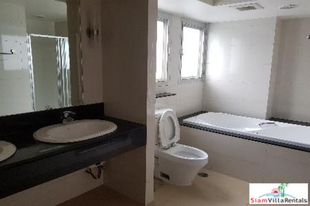 Baan Sukhumvit 14 | Modern and Spacious Three Bedroom Condo For Rent in Asok-6