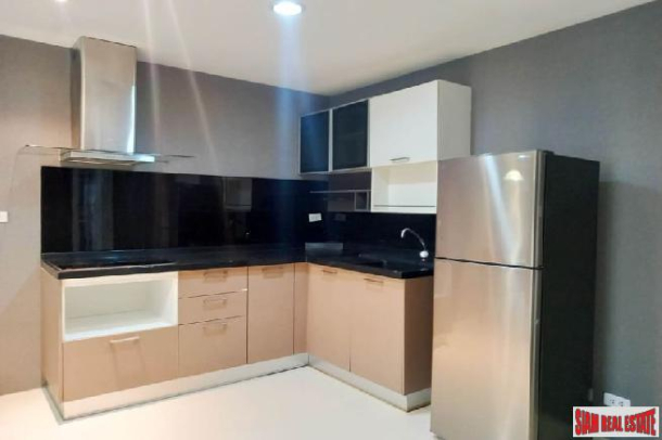 Waterford Diamond | Large Three Bedroom Contemporary Condo for Rent Near BTS Phrom Phong-17