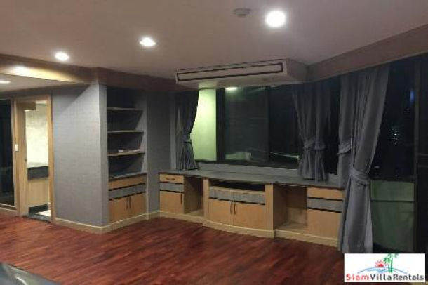 Lake Avenue | Extra Large and Super Convenient Location Two Bedroom Condo for Rent in Asok-10