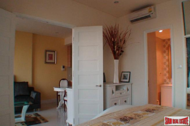 Aguston Sukhumvit 22 | Comfortable and Colorful One Bedroom in Khlong Toei-7