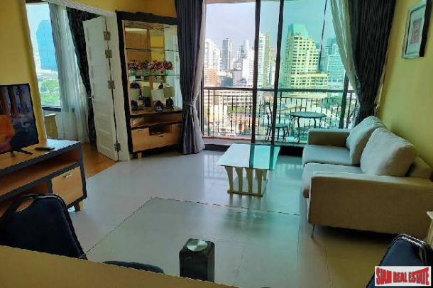 Aguston Sukhumvit 22 | Comfortable and Colorful One Bedroom in Khlong Toei-9