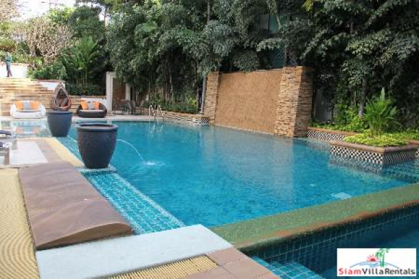 Royal Residence Park | Large Three Bedroom Condo for Rent in a Convenient Lumphini Area-1