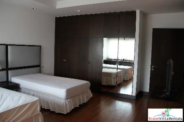 Royal Residence Park | Large Three Bedroom Condo for Rent in a Convenient Lumphini Area-5