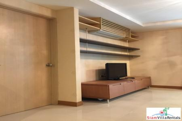 Siri on 8 | Centrally Located One Bedroom Condo Located Near BTS Nana for Rent-4