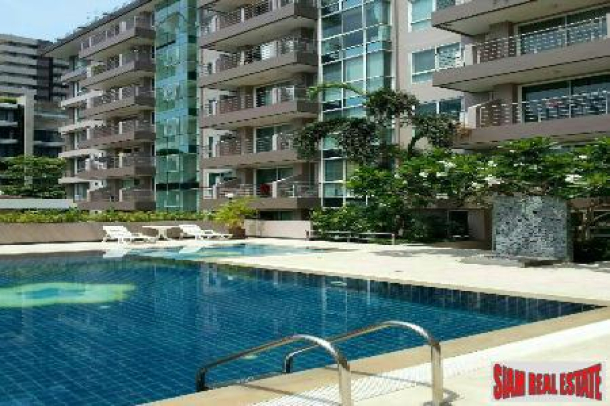Contemporary Two Bedroom in a Great Location, Sukhumvit 24-1