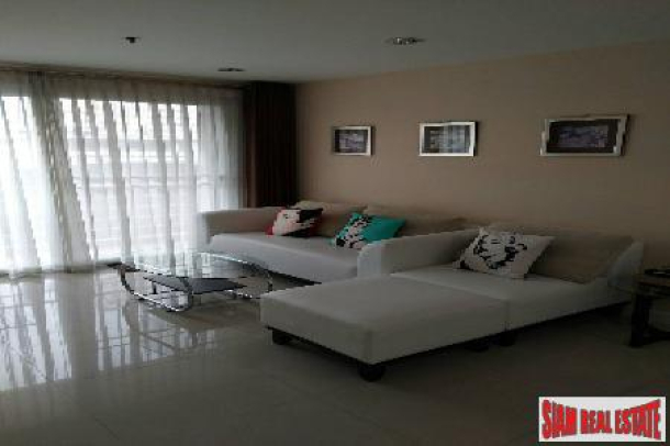 Contemporary Two Bedroom in a Great Location, Sukhumvit 24-13