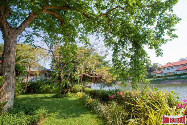 Lakeside Villa 1 | Pet friendly Three Bedroom and Half bed and Bathroom Resort at home right by the Lake with hight tree, Bang Na.-2