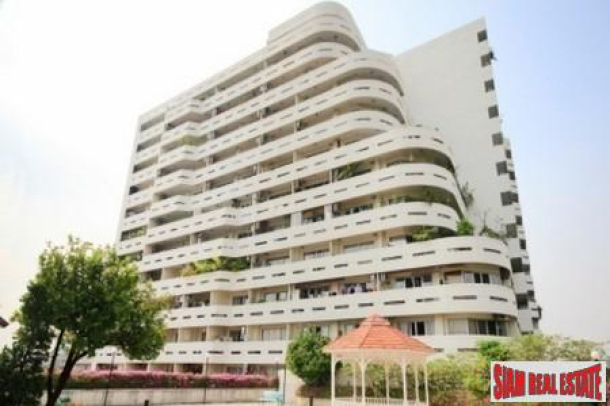 Baan Sukhumvit | Elegant Top Floor Living in this Spacious 3-5 Bedroom Penthouse at Sukhumit Soi 36-2