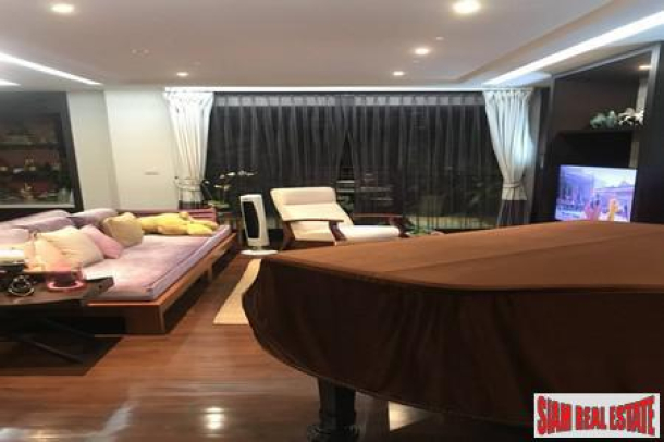 The Lanai Condo | Elegant Three Bedroom on Garden Floor in Chong Nonsi-10