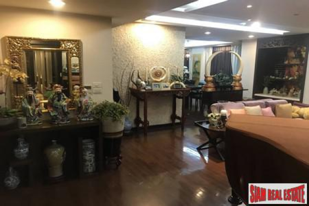 The Lanai Condo | Elegant Three Bedroom on Garden Floor in Chong Nonsi-11