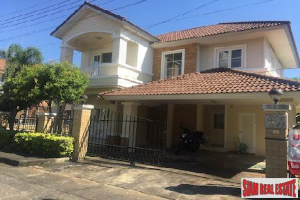 Large Contemporary Four Bedroom Home  South of Chiang Mai Old Town-1