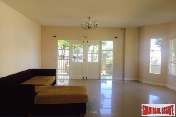 Large Contemporary Four Bedroom Home  South of Chiang Mai Old Town-11
