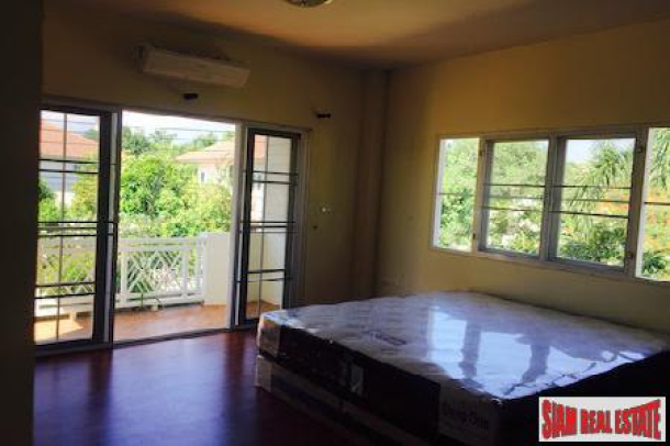 Large Contemporary Four Bedroom Home  South of Chiang Mai Old Town-12