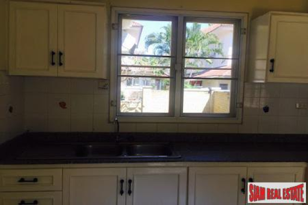 Large Contemporary Four Bedroom Home  South of Chiang Mai Old Town-9