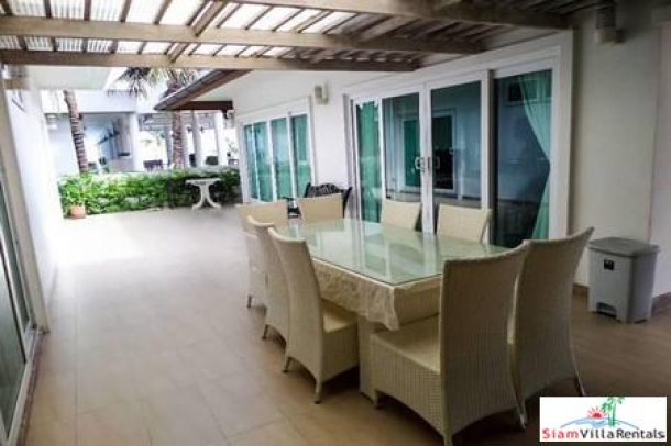 Modern Three-Bedroom Beachfront House in Banglamung Pattaya-11