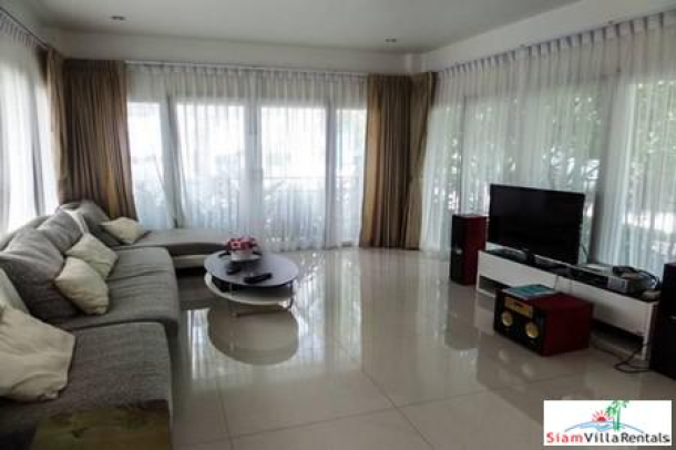 Modern Three-Bedroom Beachfront House in Banglamung Pattaya-12