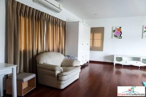Modern Three-Bedroom Beachfront House in Banglamung Pattaya-17