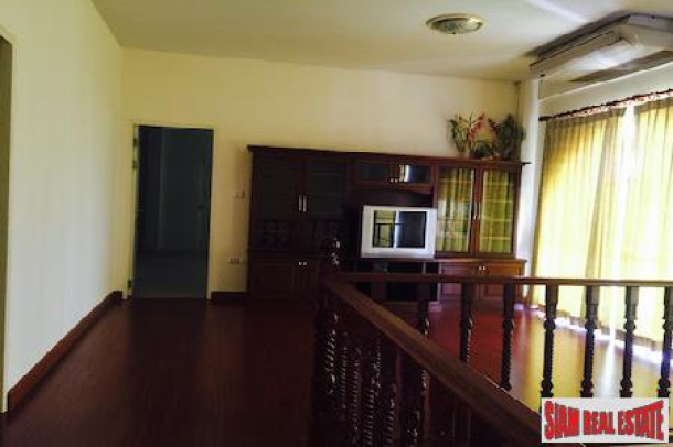 Five Bedroom with Large Garden Priced to Sell in Nong Khwai, Chiang Mai-12
