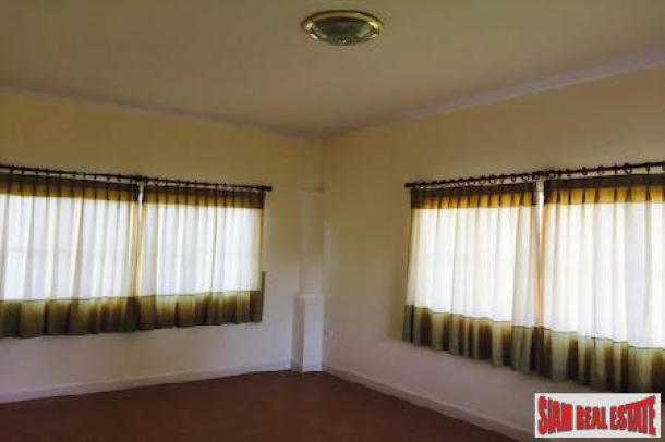 Five Bedroom with Large Garden Priced to Sell in Nong Khwai, Chiang Mai-14