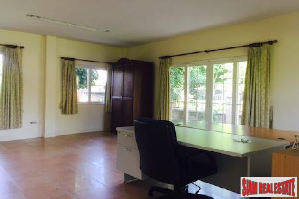 Five Bedroom with Large Garden Priced to Sell in Nong Khwai, Chiang Mai-5