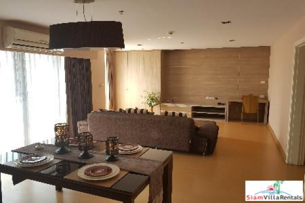 Spacious Three Bedroom Condo with Great City View in Khlong Toei, Bangkok-11