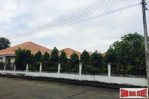 House with Pool and Large Lot Priced to Sell in San Kamphang, Chiang Mai-10